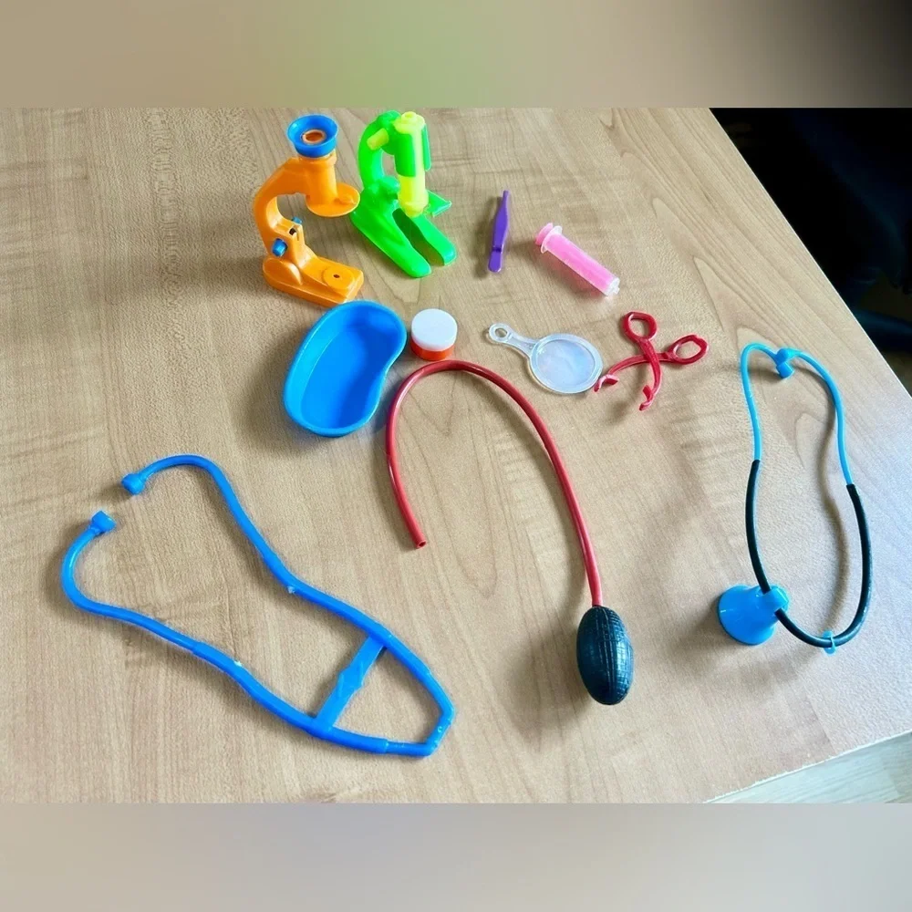 Vintage FP toy doctors set lot of 12 pieces bag/microscopes/stethoscope/scissors